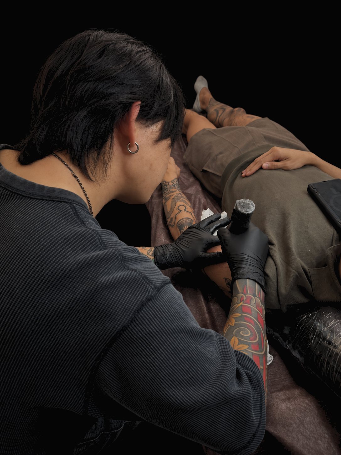 Tattoo artist SAKI at work